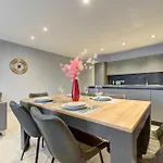 Stunning City-center 3br Apartament