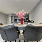 Stunning City-center 3br Apartment *