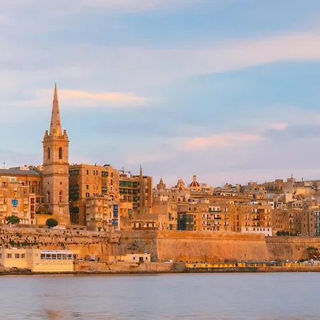 Stunning City-center 3br Lägenhet Sliema