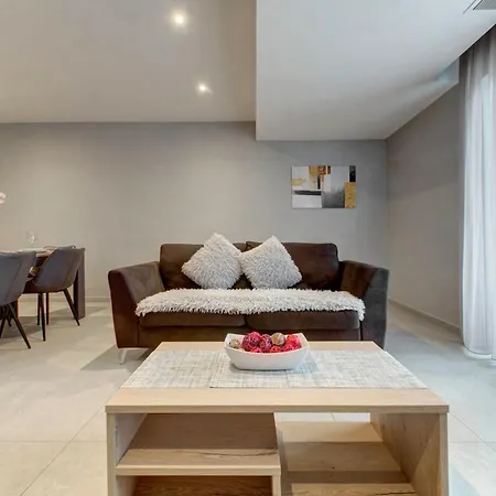 Stunning City-center 3br Lägenhet