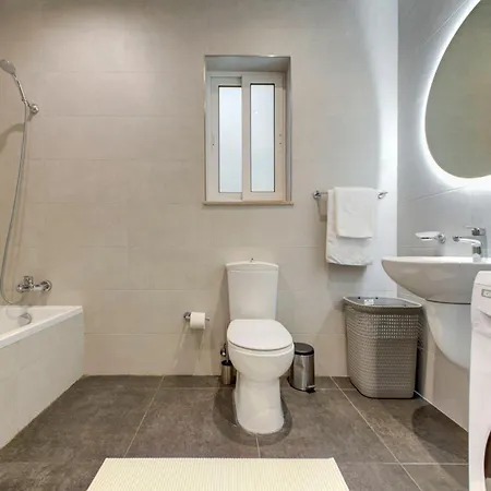 Stunning City-center 3br Lägenhet *