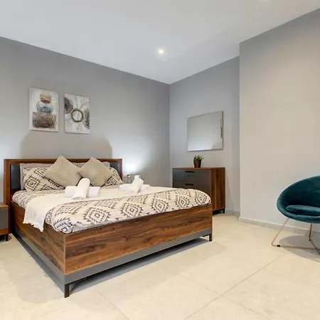 Stunning City-center 3br *