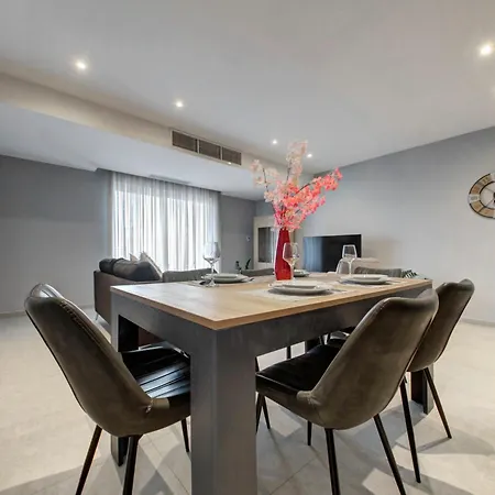 Stunning City-center 3br Apartment Sliema