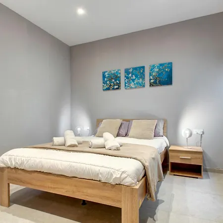 Stunning City-center 3br *