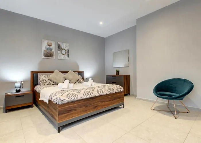 Stunning City-center 3br *