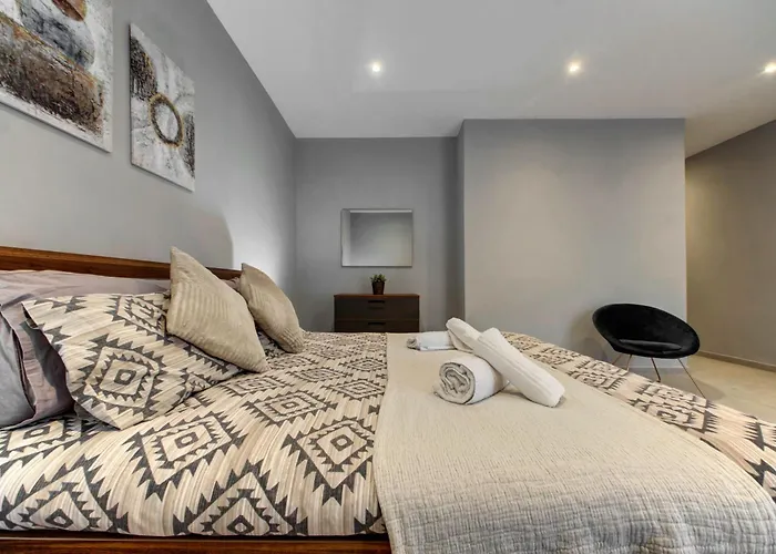 Stunning City-center 3br * Sliema