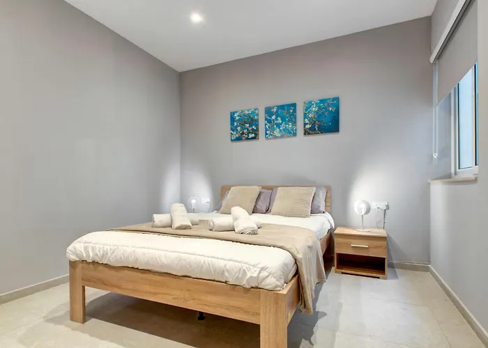 Stunning City-center 3br *