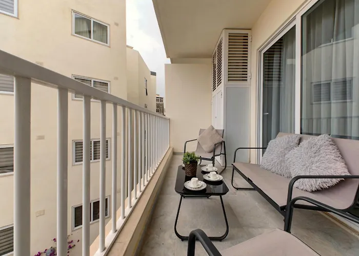 Stunning City-center 3br *