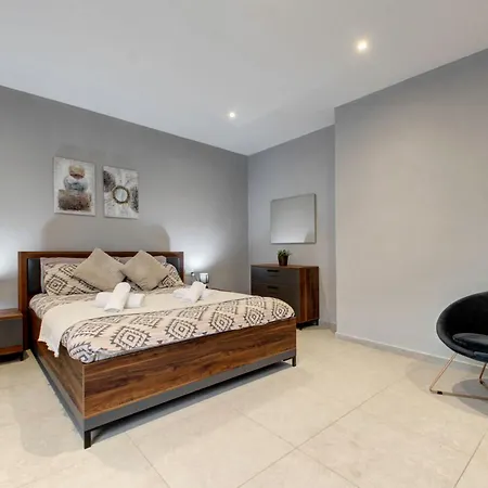 Stunning City-center 3br